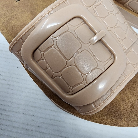 New Slip on Sandals Beach Travel Waterproof Flip Flops Beige Nude Size 7 - Picture 4 of 8